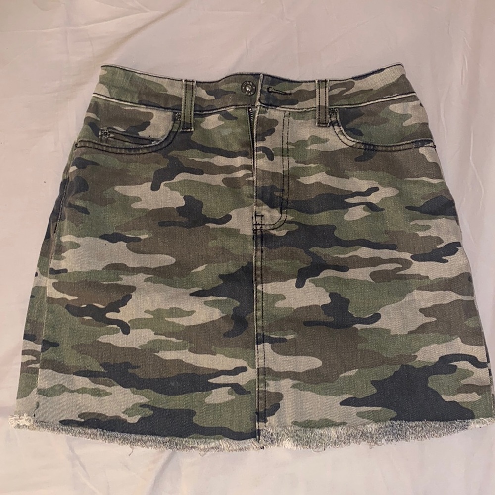 LF camo skirt size small